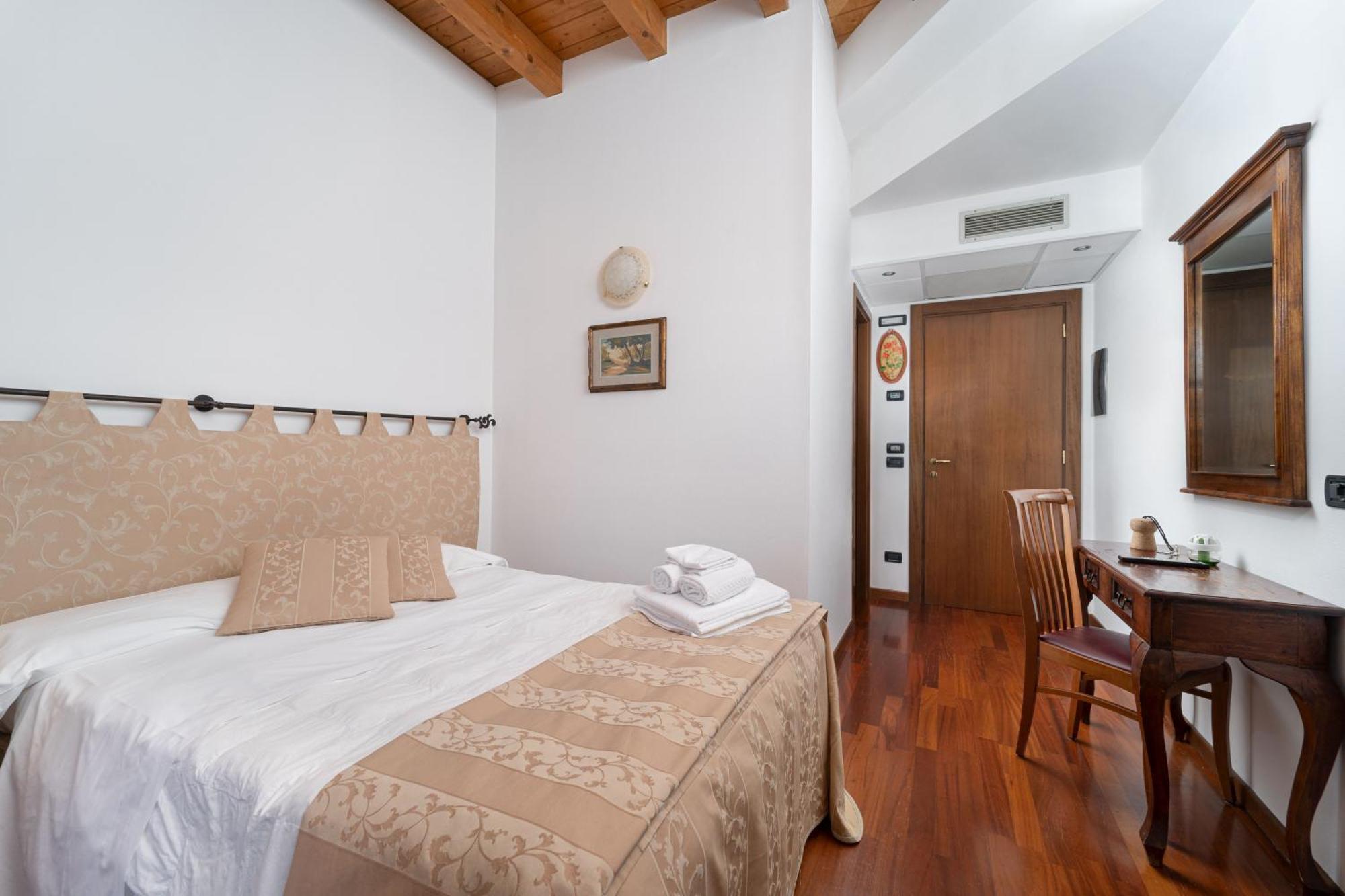 Locanda Da Vittorio Manerba del Garda Ngoại thất bức ảnh